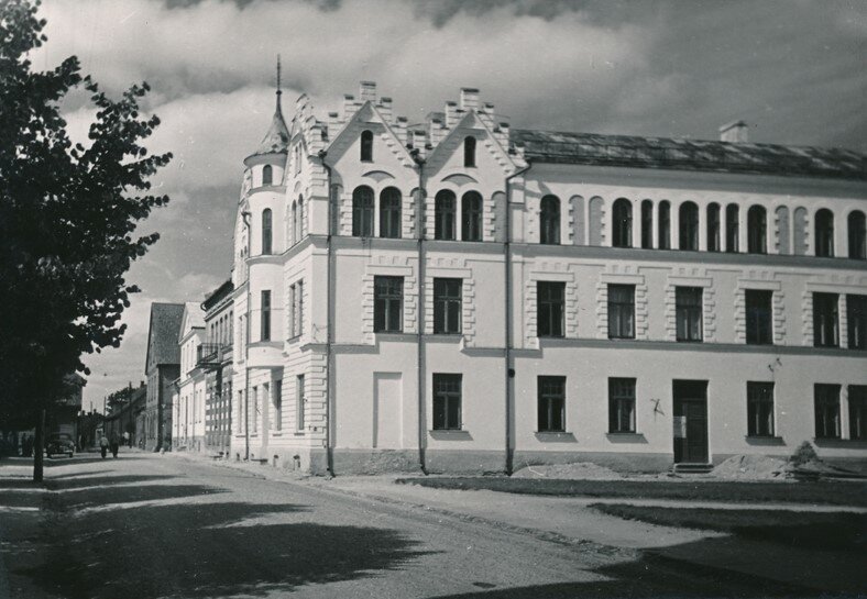 Viljandi Kultuurikool aastal 1960 aadressil Johan Laidoneri plats 8 (praegune Park Hotell Viljandi). Foto: A. Kiisla