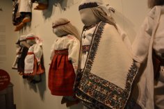 Dolls with Mulgi folk costumes on the exhibition.