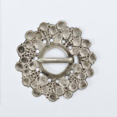 Traditional punched brooch, AM 8059 E 396