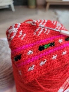 Muhu multicoloured crochet