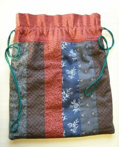 Making of a knitting bag and/or a device pouch