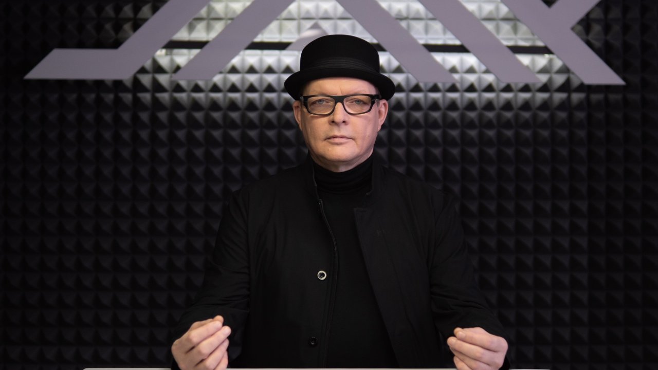 Tartu Ülikooli uus vabade kunstide professor Peeter Jalakas